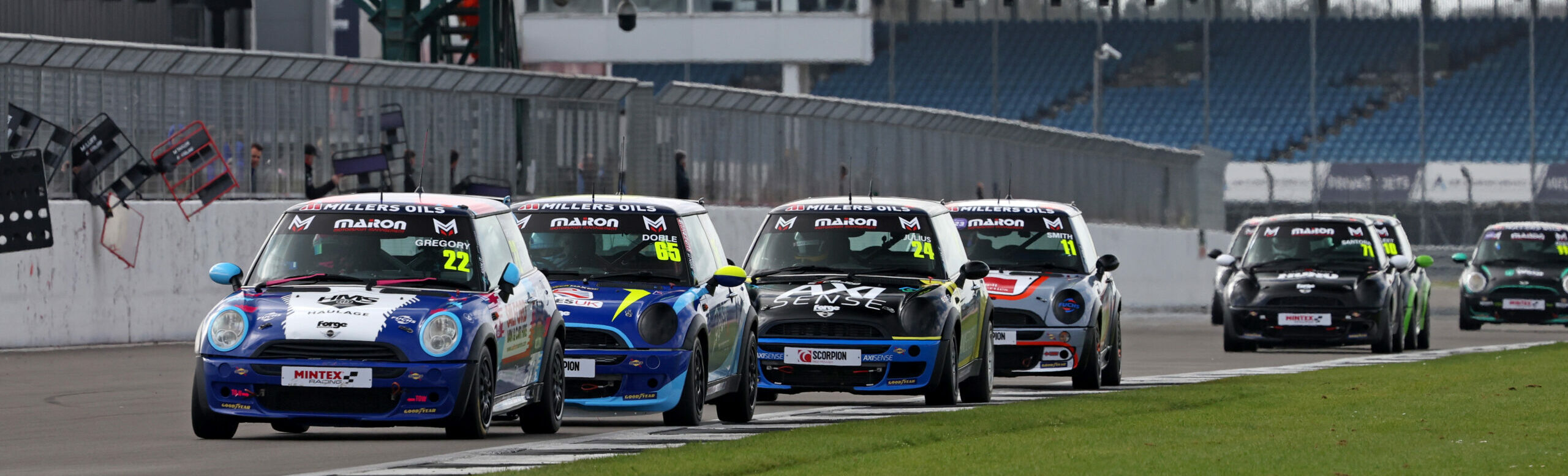 Mini challenge Silverstone round 1